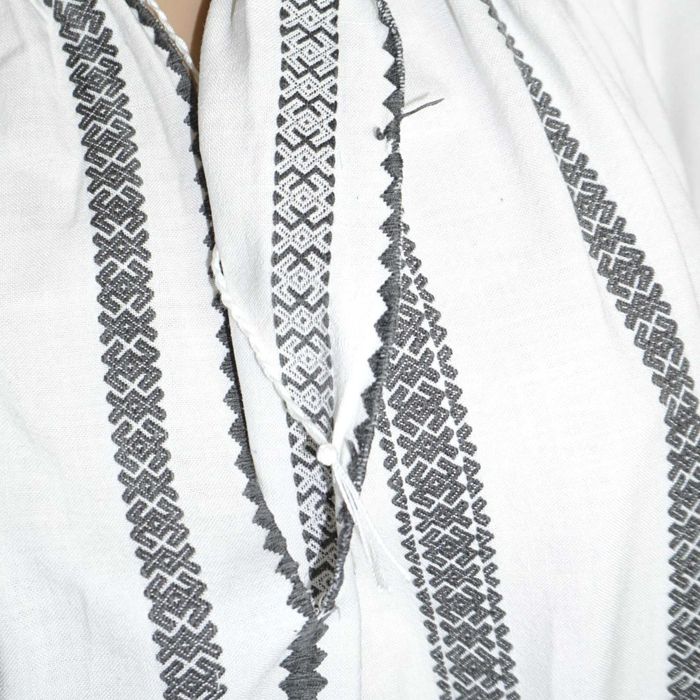 Costum popular vechi , autentic , lucrat manual masura L-XL