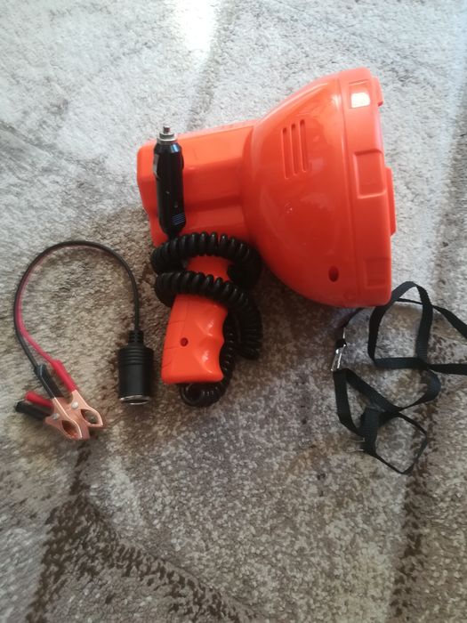 Продавам боен фар