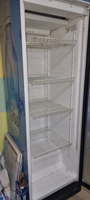 Холодильник для магазина и кафе