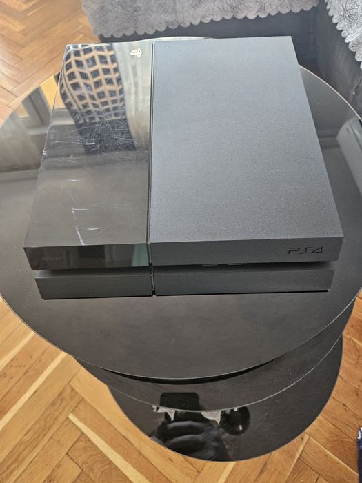 Sony PlayStation 4 (PS4) + 2 Джойстика + 23 Игри!