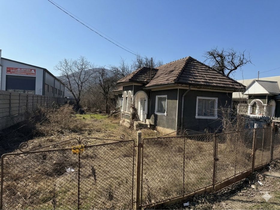 Teren 2200 mp + casă bătrânească – Str. General Dăscălescu