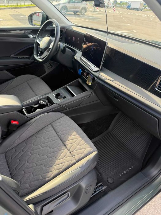 VOLKSWAGEN Tiguan 2025 — imagine 4