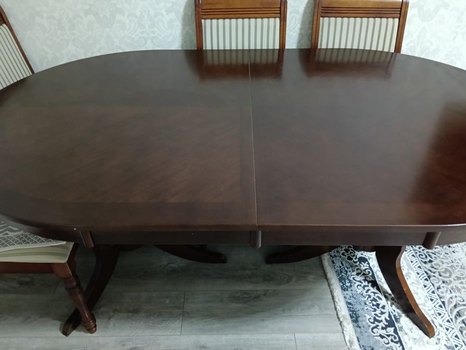 Продам стол для гостинной