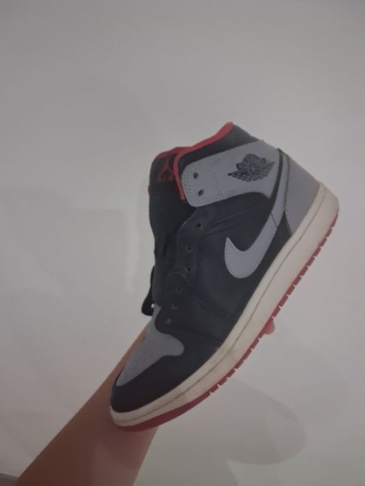Jordan 1 mid bred