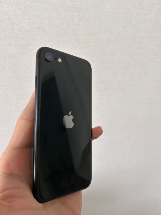 Айфон SE на 128 ГБ