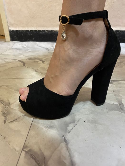 Сандали на висок ток, черен велур, 39 номер