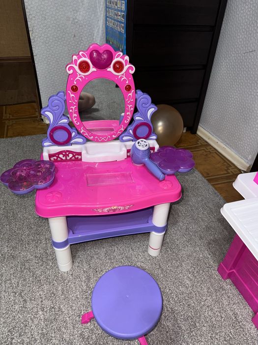 Детский туалетный столик