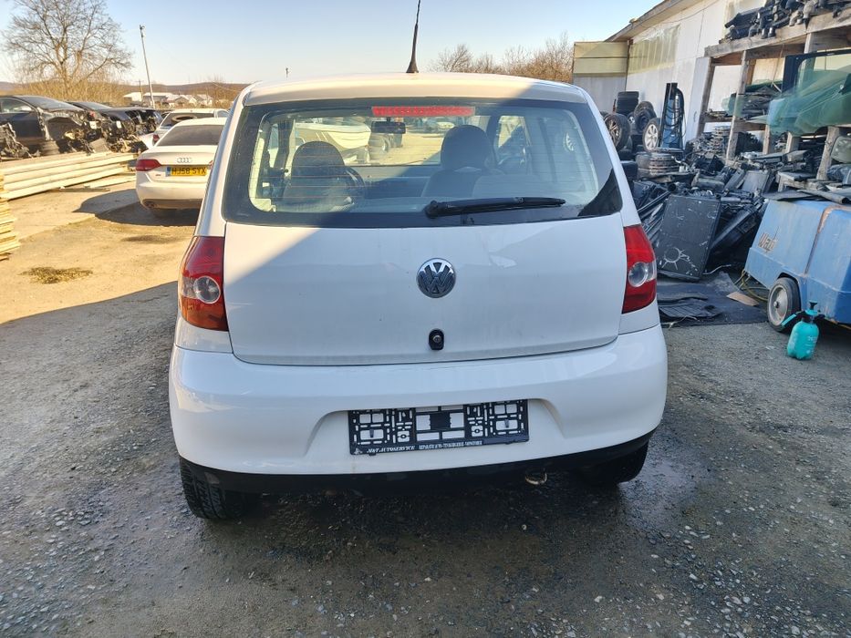 Piese motor cutie viteze pompa servo direcție  ușa haion bara pompa caseta alternator baie ulei chiuloasă catalizator arcuri fuzeta punte vw fox 1.2