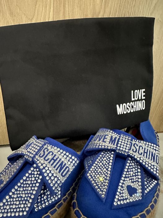 Мокасини love MOSCHINO