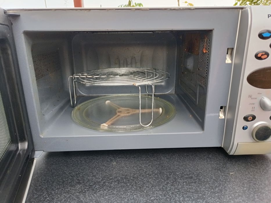 Cuptor cu microunde Panasonic 800w cu grill digital