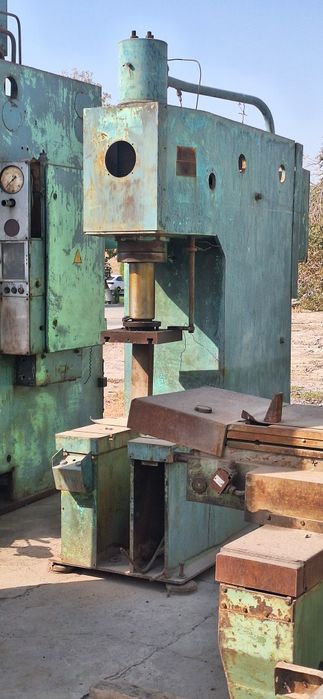 гидравлик  пресс  250  тонна