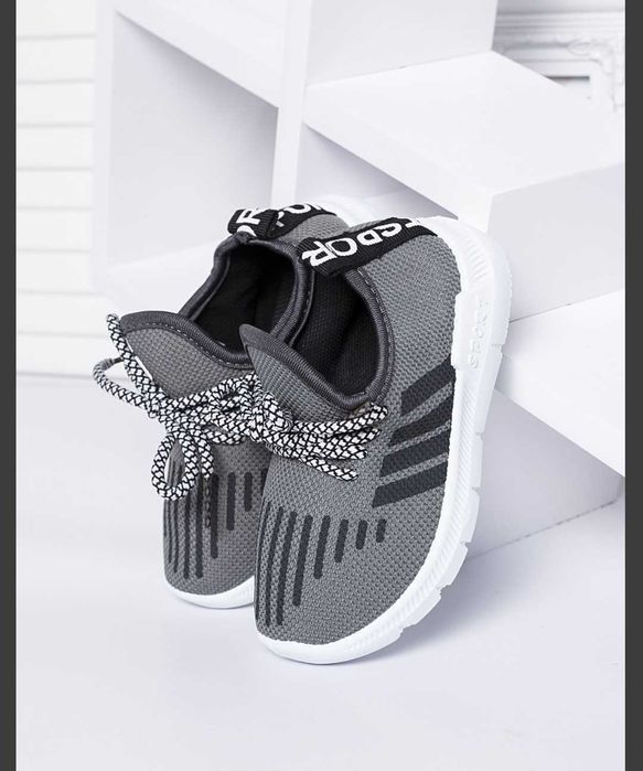 нови летни маратонки номер 25