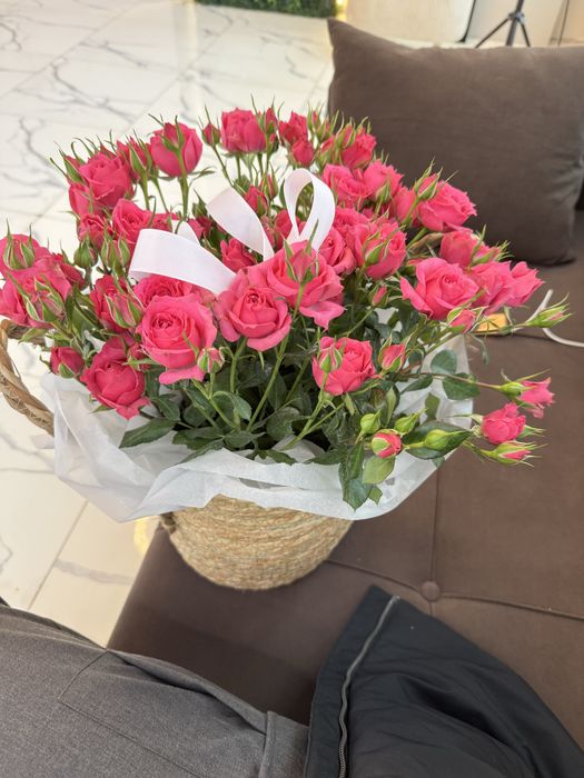 Букет цветов кустовые розы