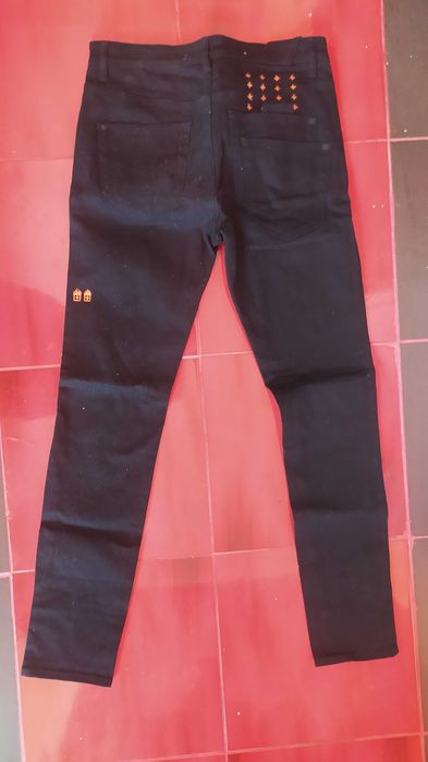 Черни прави дънки