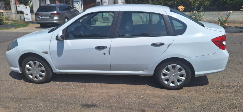 Vand Renault Symbol 2009 1.2 benzina 75 cai