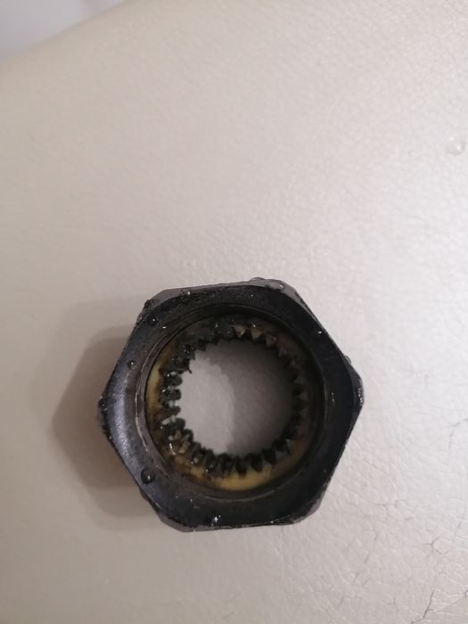 Продам оригинал втулка кардана на Е34