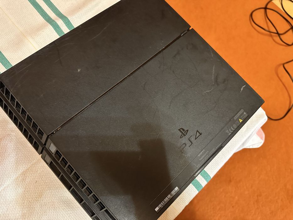 PS4 1TB Pentru Piese