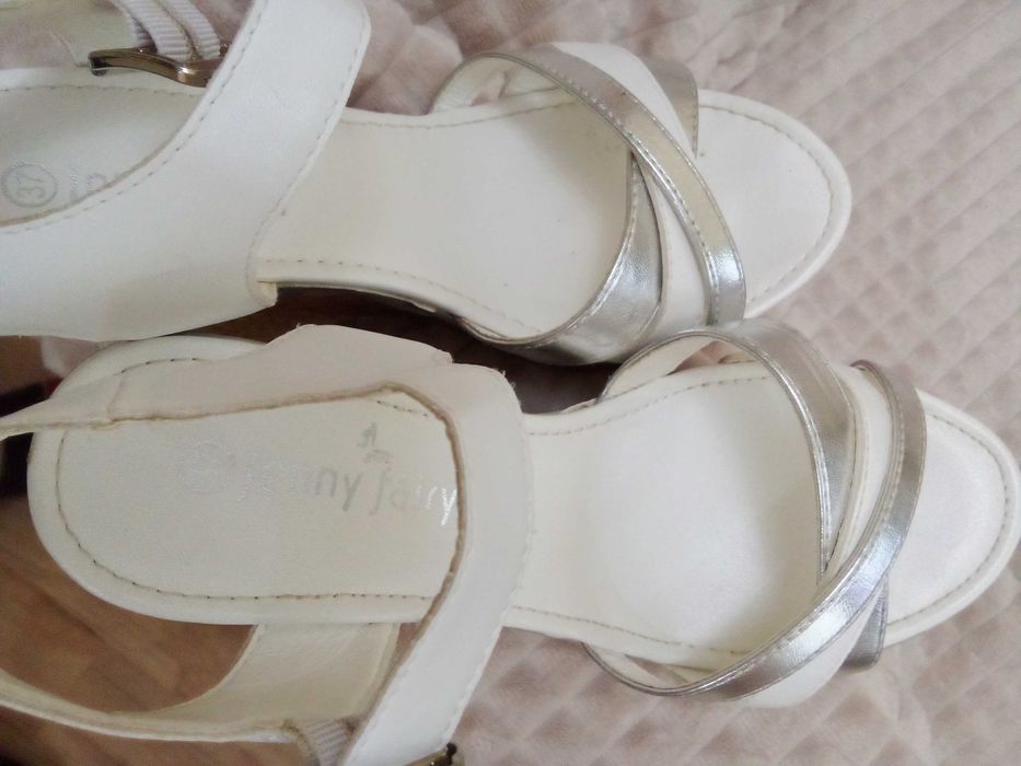 САНДАЛИ с платформа