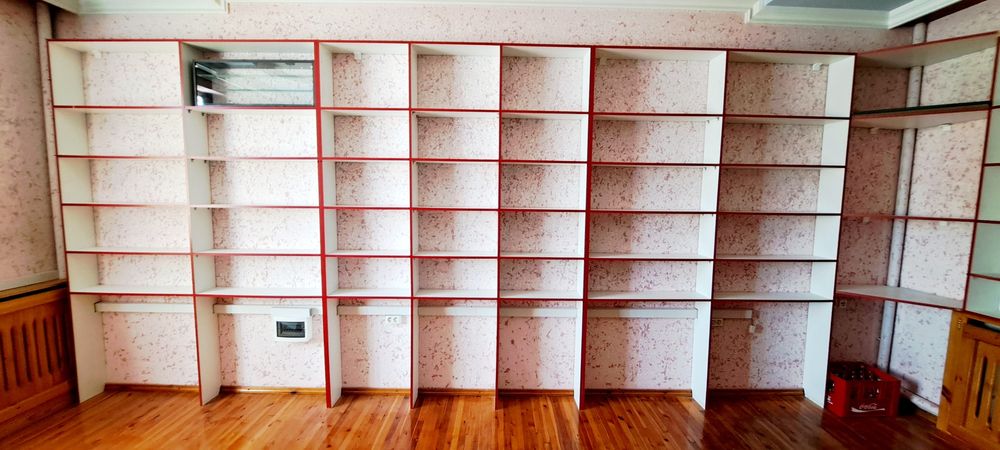 Стеллажи и витрины для магазина