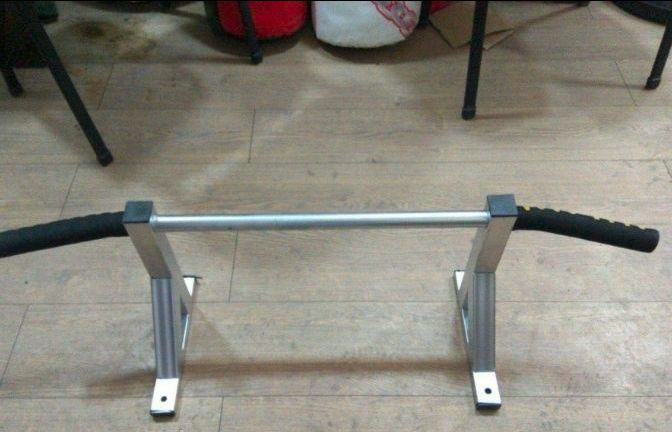 Турник настенный