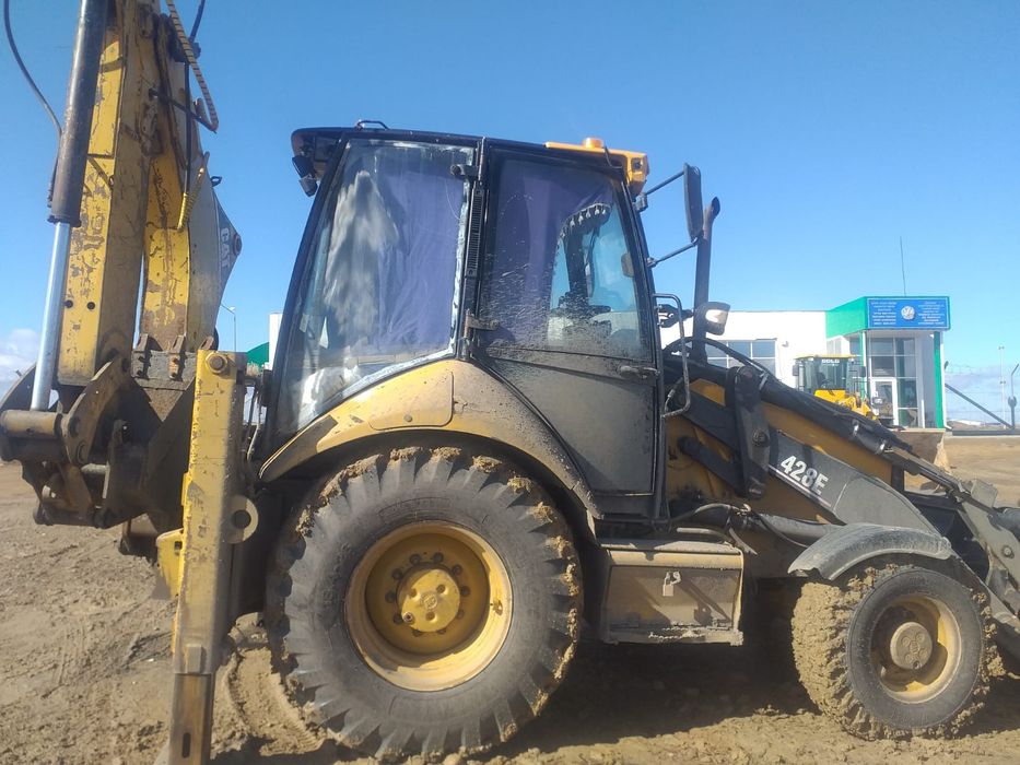 Продам cat 2007 экскаватор