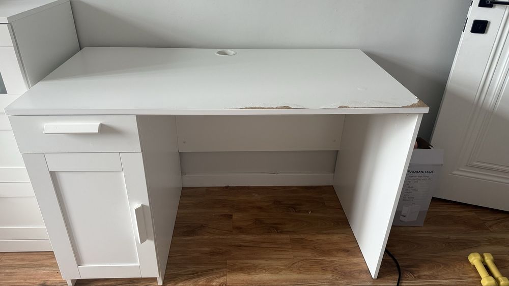 Стол от Икеа Бримнэс письменный