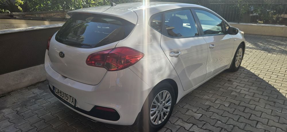 Kia ceed 1.4 бензин купена от България  169700 км. Сервизна книжка
