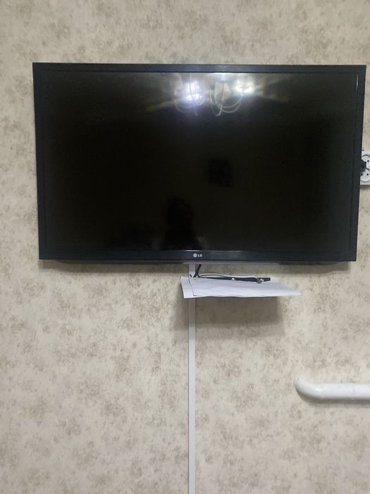 Телевизор LG метровый