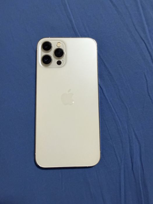 Iphone 12 pro max с калъфа