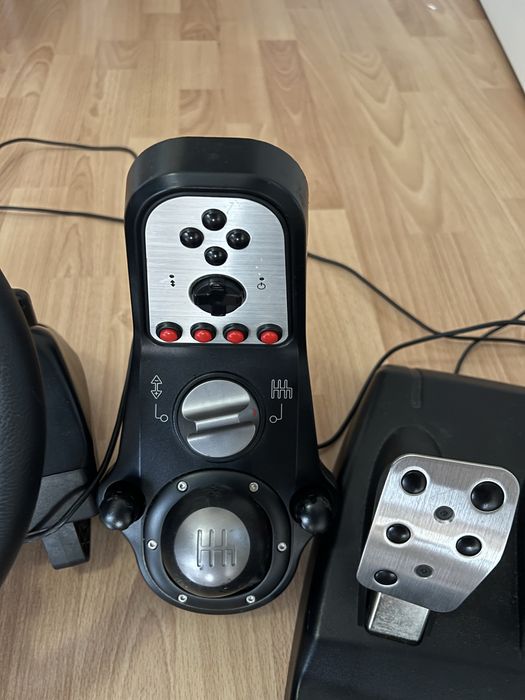 Logitech G25 +волан, педали и шифтър
