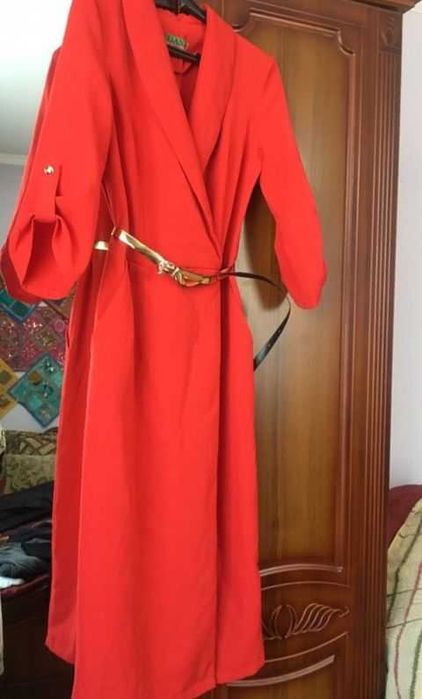 платье красное стильное