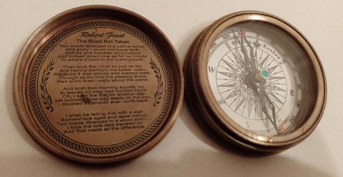 Busola antica din bronz masiv piesa colectie, stare excelenta 4,5 cm i