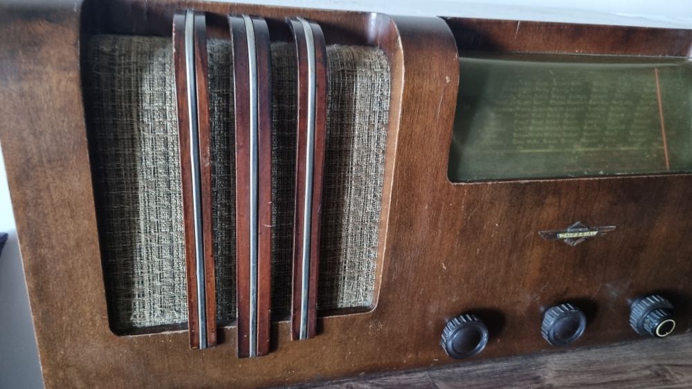 Стар радио приемник
