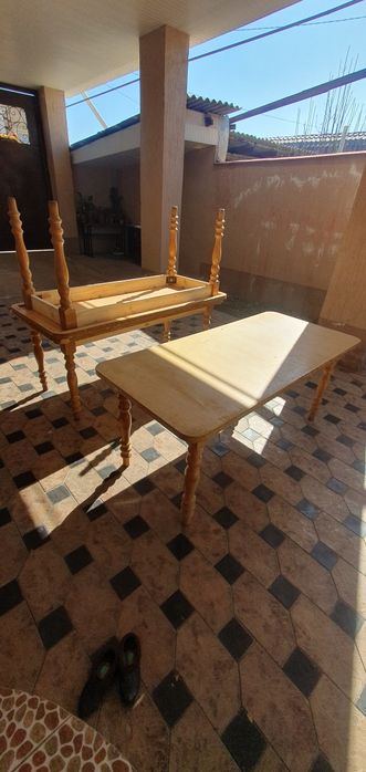 Стол  без стульев