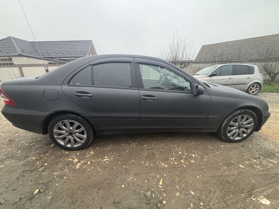 Mercedes C220.
