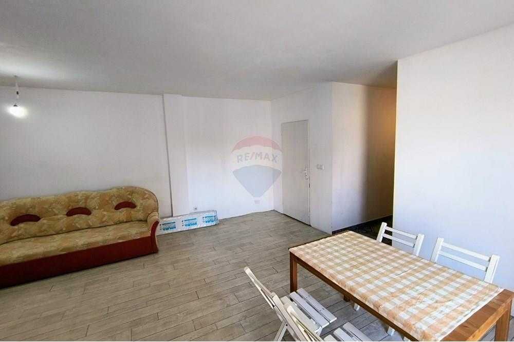 Продава се Тристаен апартамент в Шумен, Център - 125 кв.м за 1056 €/кв.м - Снимка #1