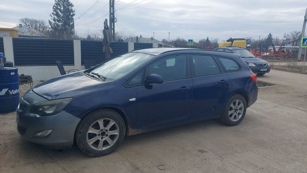 Dezmembrez astra j