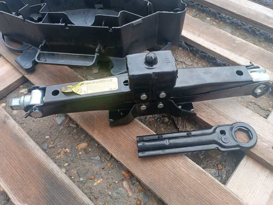 Оригинален крик Renault Trafic, Opel Vivaro