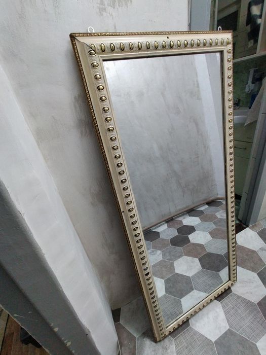 Зеркало в резном багете