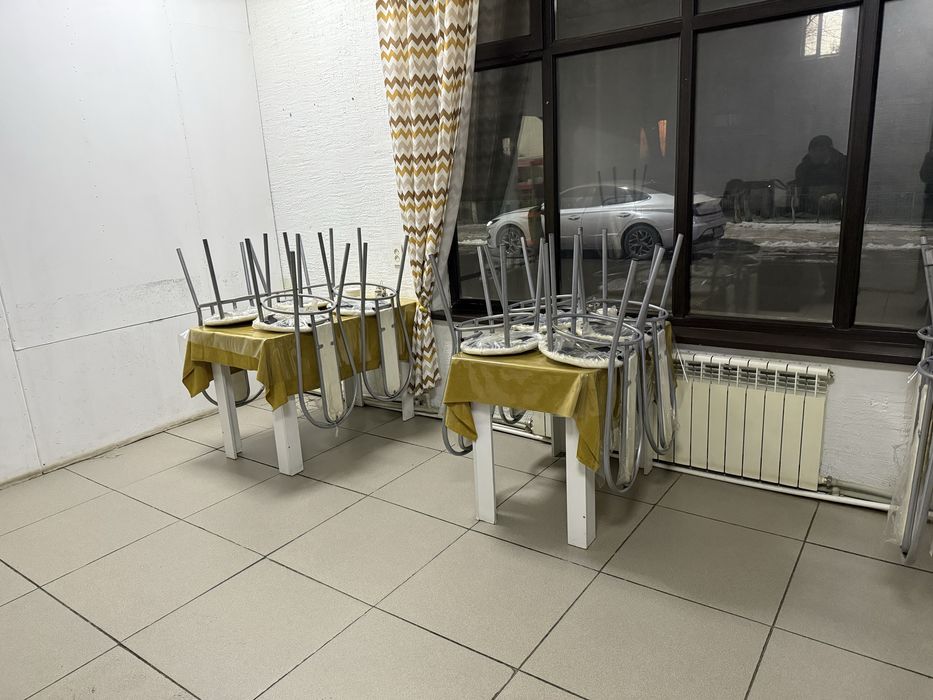 Срочно продам стол и стулья почти новые