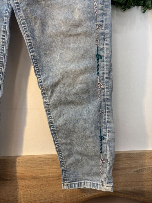 Дънки Guess с надпис