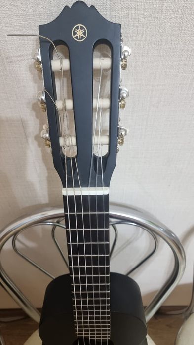 Продаю Yamaha GL1 Guitalele