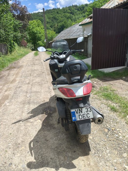 De vânzare scuter xmax,200 cilindrata an 2011,singur proprietar in România, 27500 km,preț 2300€ ușor negociabil.