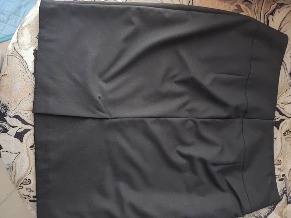 Нова черна права пола