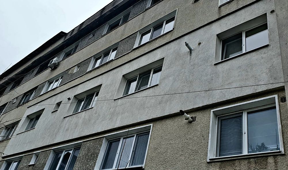 Vând apartament 4 camere în Moinești