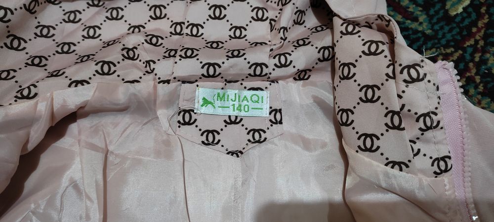 Куртка для девочек 5-6 лет