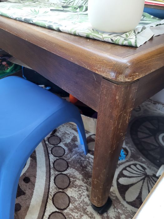 Масичка за телевизор и дървена маса