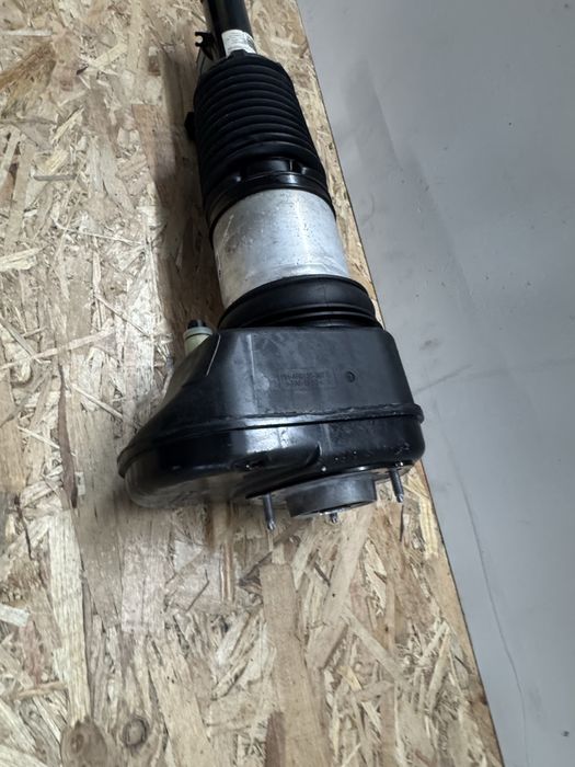 Amortizor / Perna aer bmw G70 i7 stanga fata 2023-2026