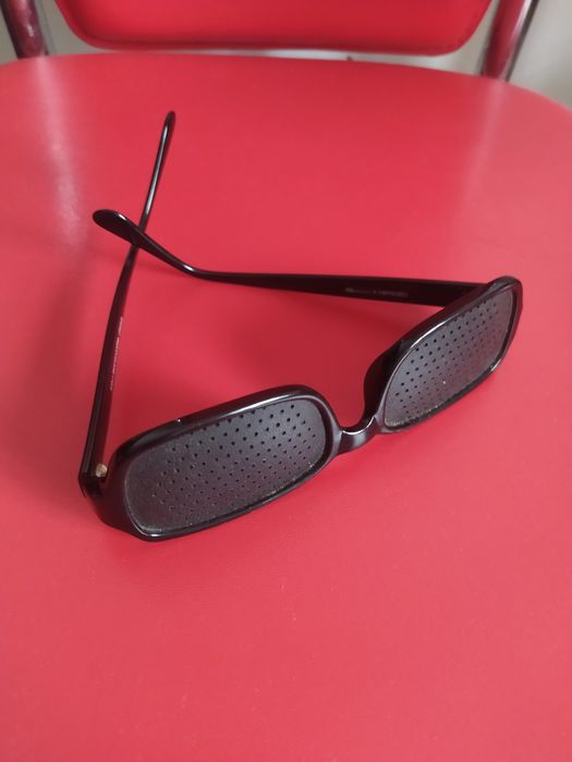 Продам очки в дырочку для просмотра телевизора или для работы за компь