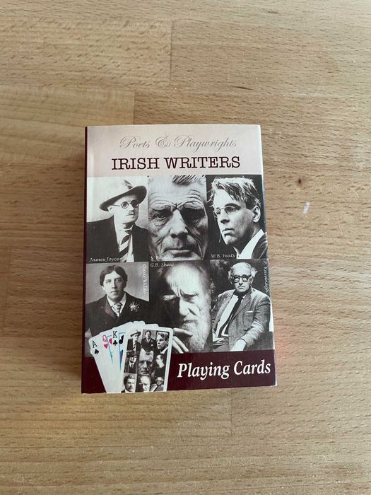 Подяравам книги, списания и карти за игра